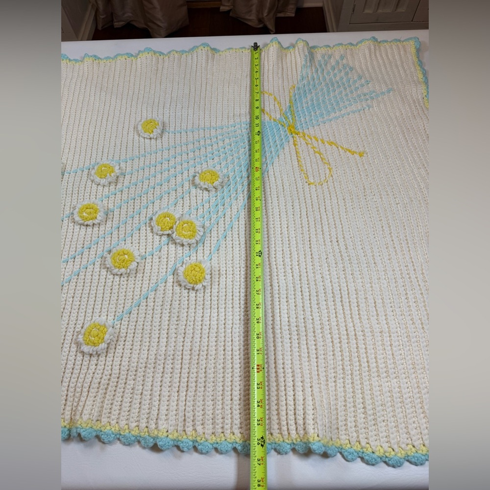 Handmade 80’s baby blanket / tapestry raised crochet flowers blue yellow white - Picture 8 of 10